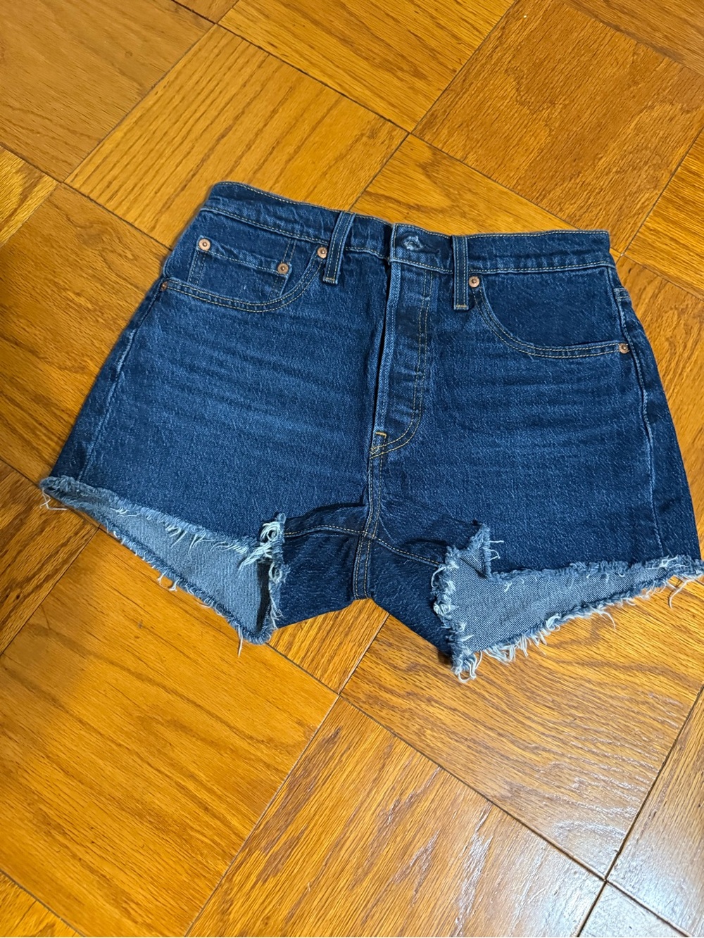 💖Super cute 💖 adorable 💖 Levi’s Strauss 💖 cut off  💖 Levi’s 💖 shorts 💖 EUC 💖 501